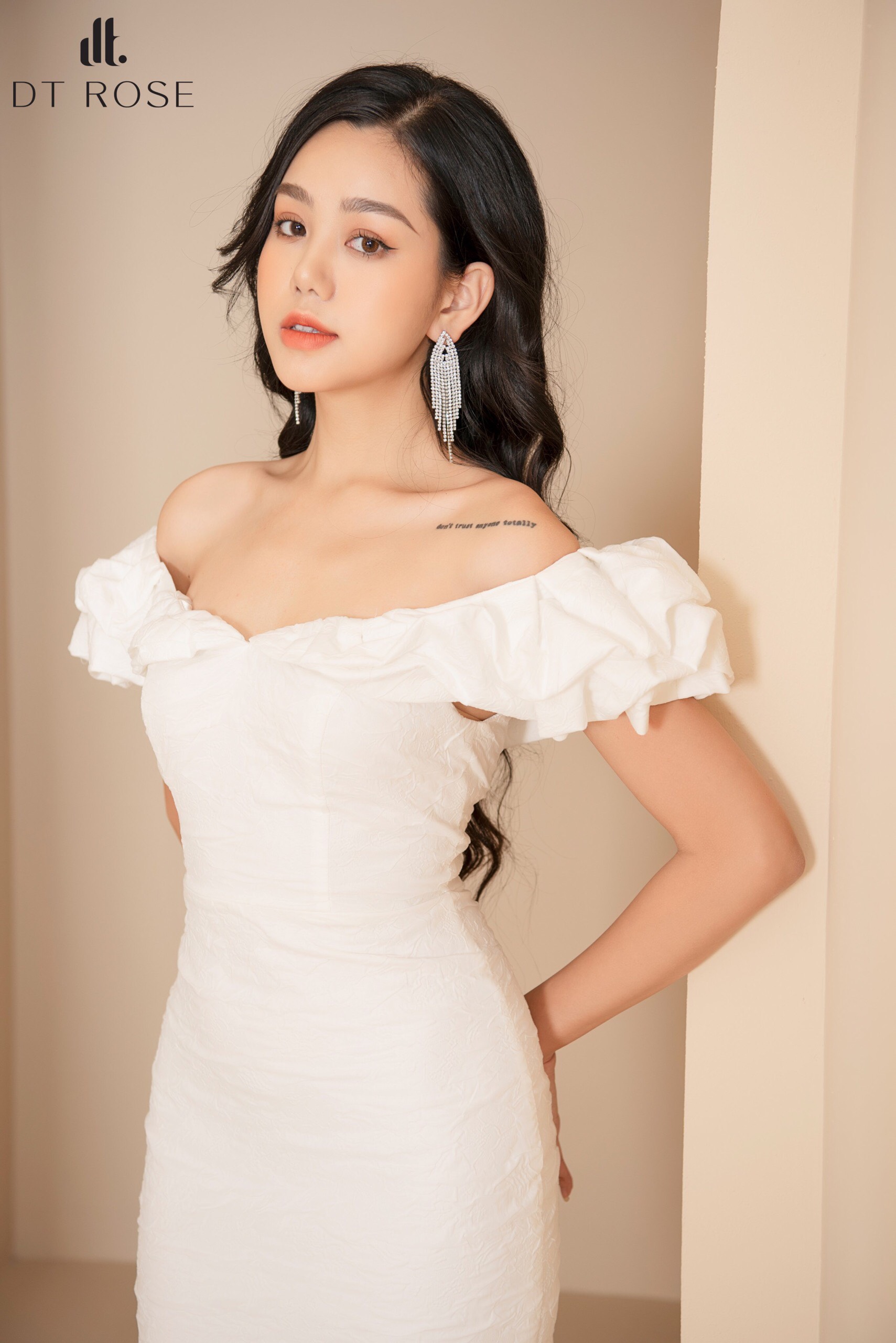Đầm trắng body bẹt vai sanh chảnh V1640  Thời Trang Tadi